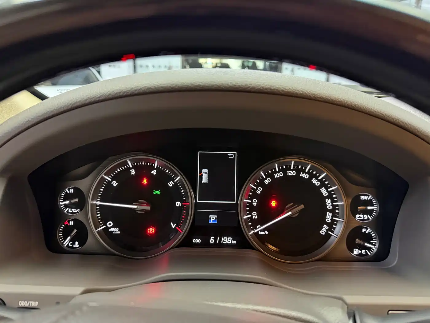 Toyota Land Cruiser 2016 4.0L Automatic VX-R фото 5