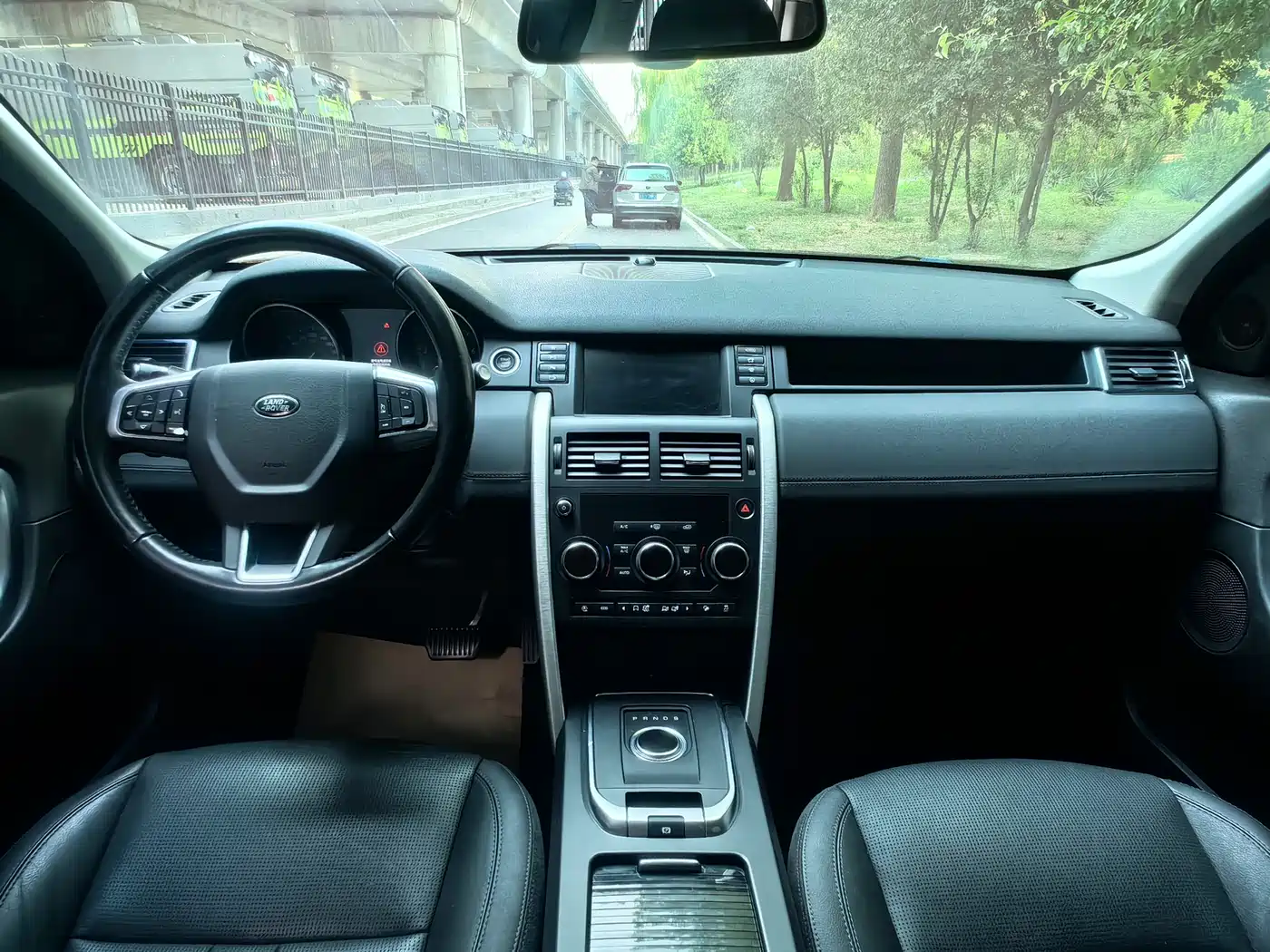 Land Rover Discovery Sport 2018 240PS SE Edition фото 6