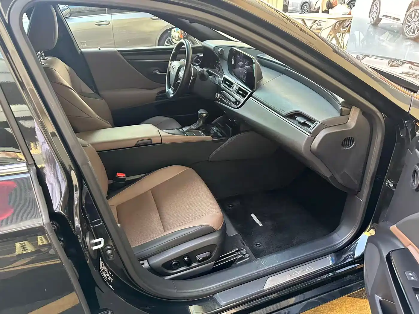 Lexus ES 2021 300h Excellence Edition фото 17
