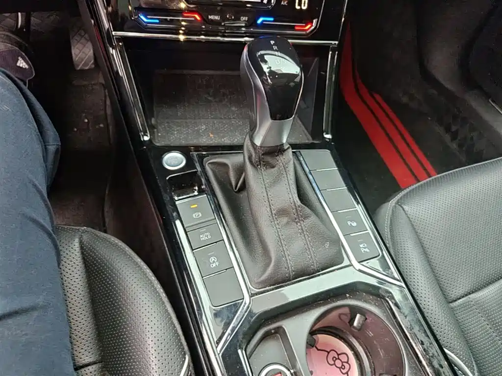 Volkswagen Passat 2023 330TSI Luxury Edition фото 14