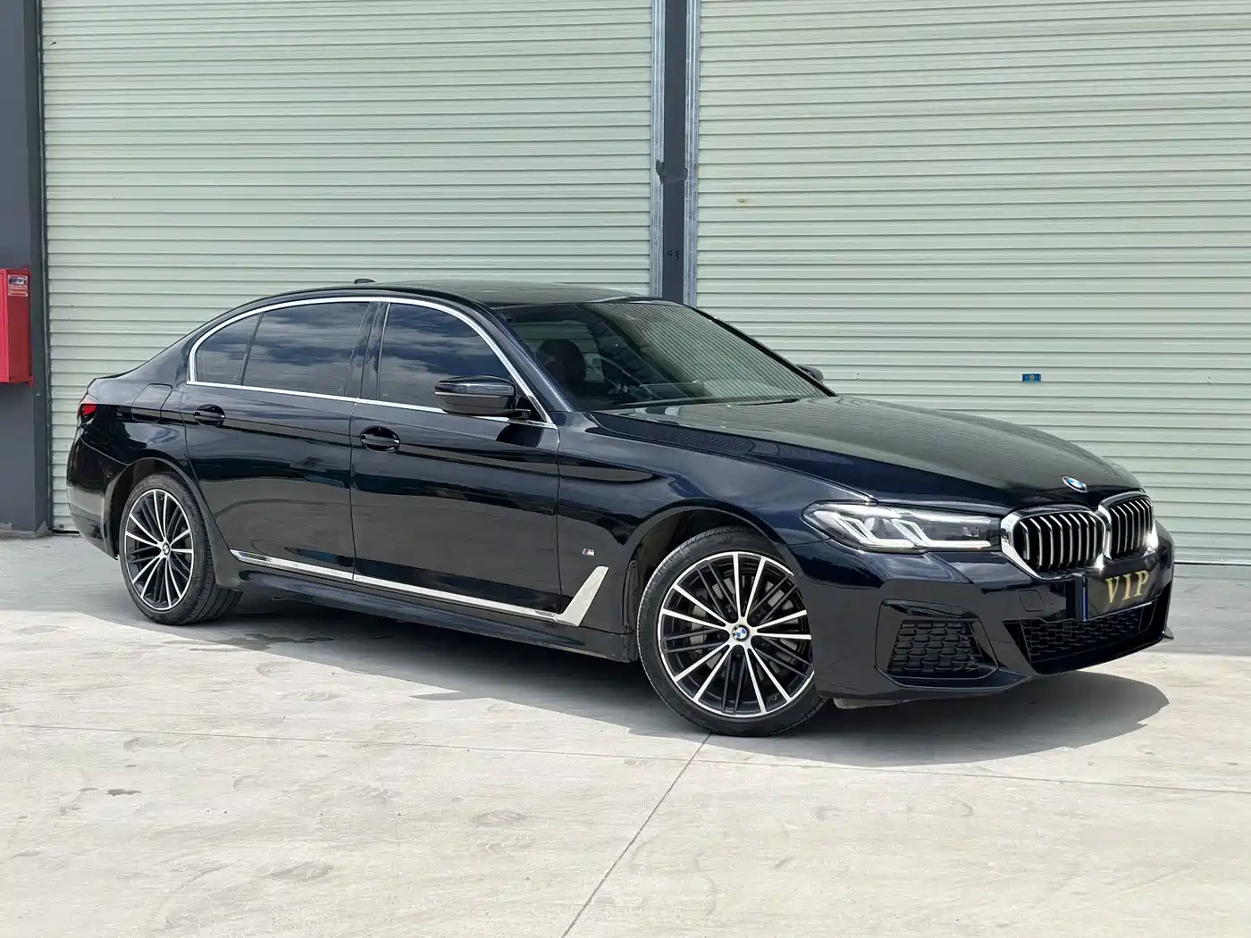 BMW 5 Series 2023 530Li Leading M Sport Package фото 3