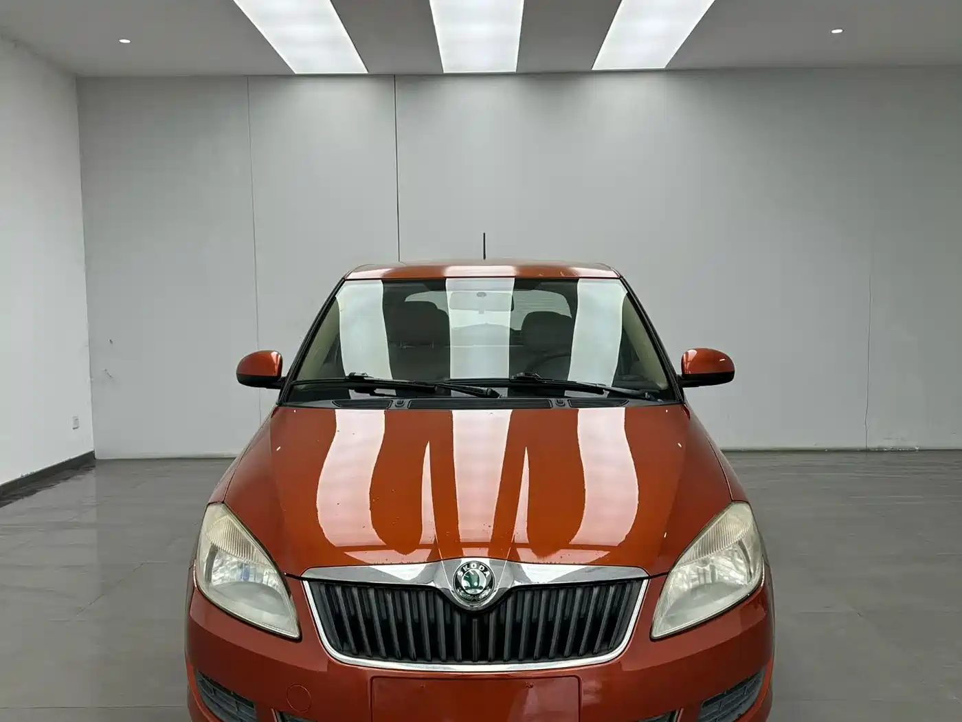 Škoda Fabia 2012 1.4L Automatic Crystal Edition фото 2