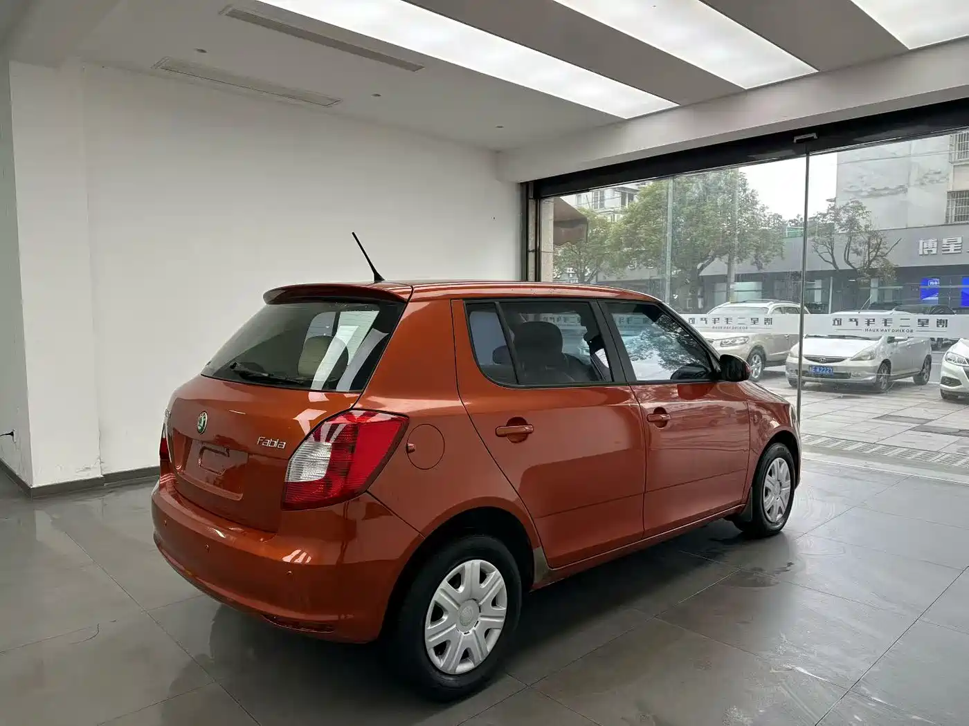 Škoda Fabia 2012 1.4L Automatic Crystal Edition фото 9