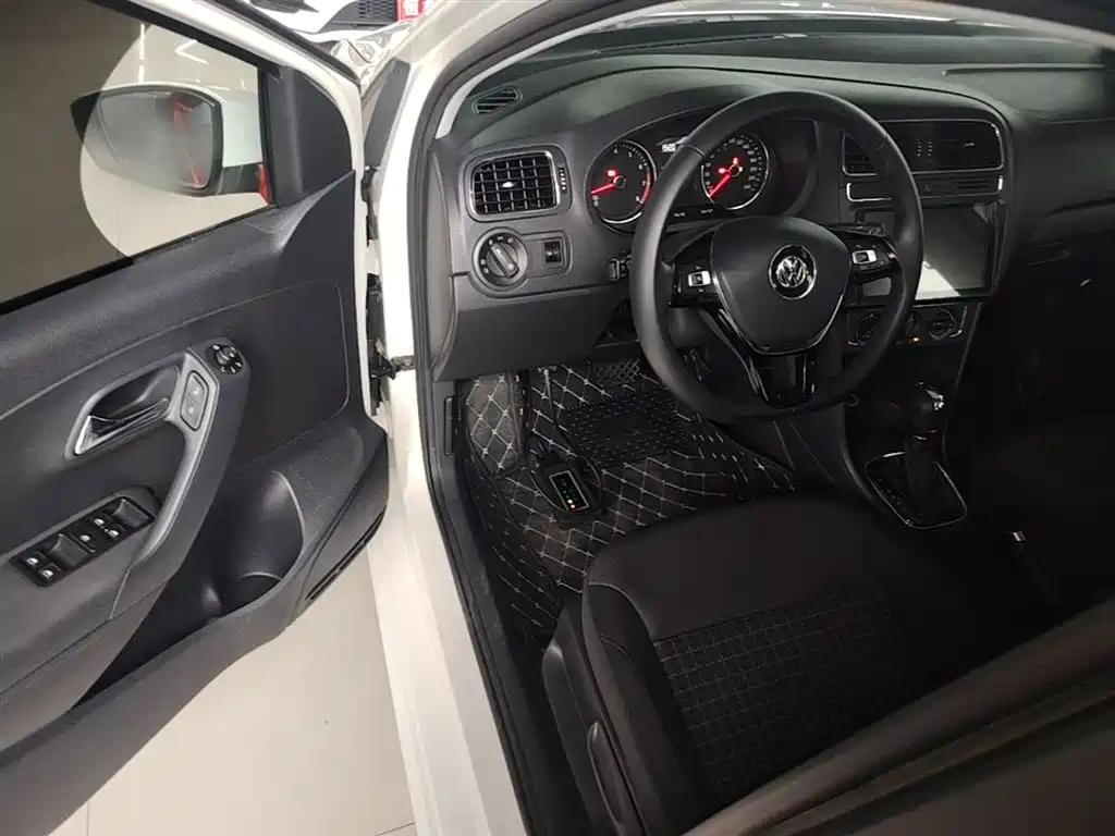 Volkswagen Polo 2016 1.6L Automatic Comfort фото 15