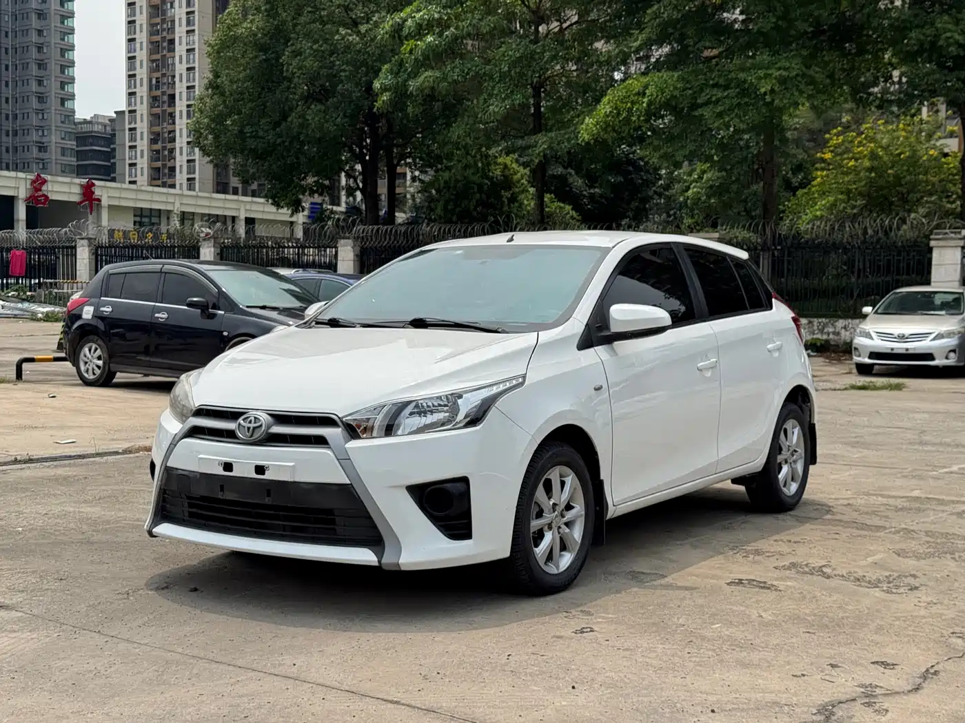 Toyota YARiS L Zhi Xuan 2015 1.5E Auto Charming Edition
