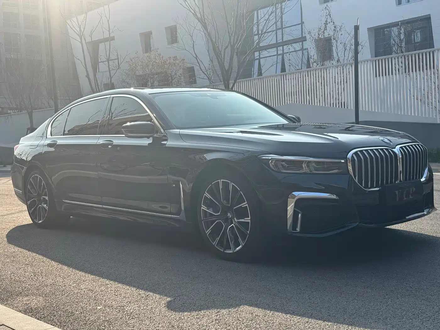 BMW 7 Series 2021 Model 740Li Leading M Sport Package фото 3