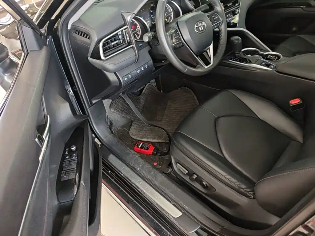 Photo 16 - Toyota Camry