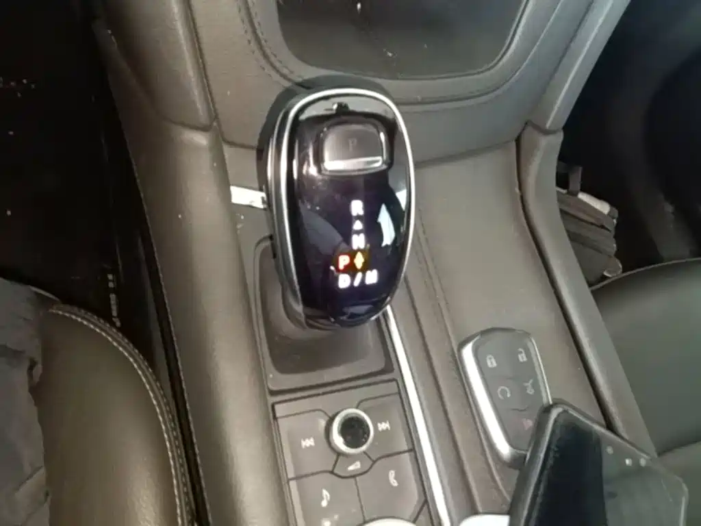 Фото 14 - Cadillac XT6