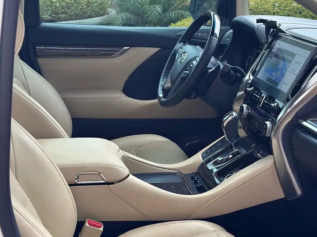Toyota Vellfire 2023 Crown Hybrid 2.5L HV Ultimate фото 4