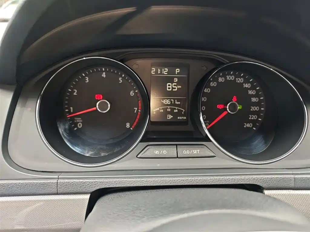 Volkswagen Lavida 2017 1.6L Automatic Comfort Edition фото 12
