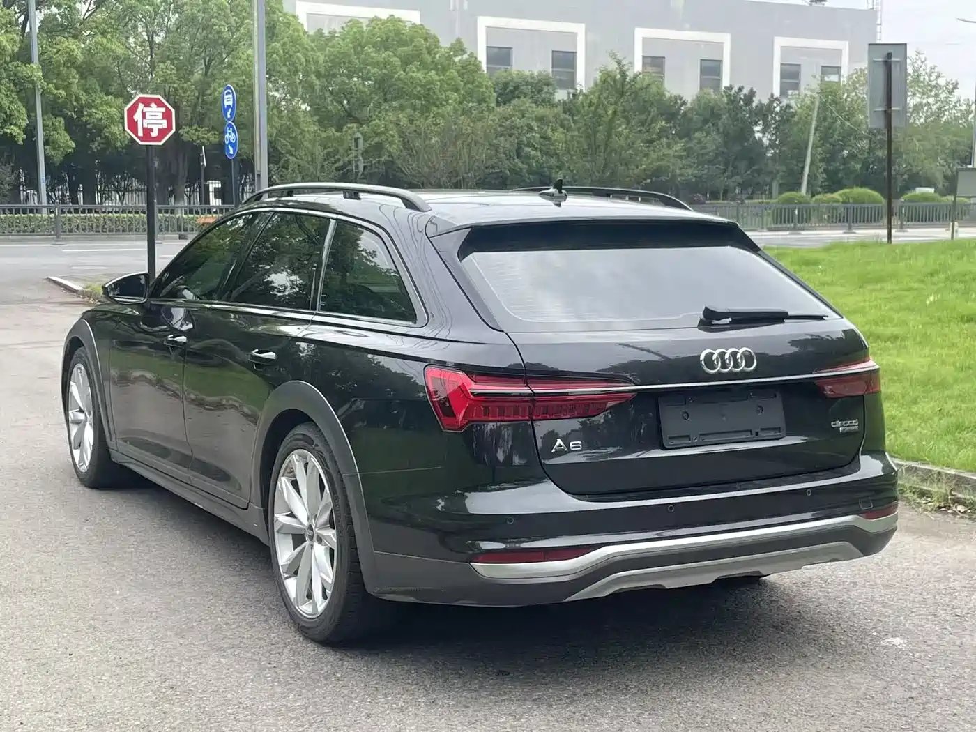 Audi A6 (Import) 2021 allroad quattro Explorer 55 TFSI Premium Off-road фото 15