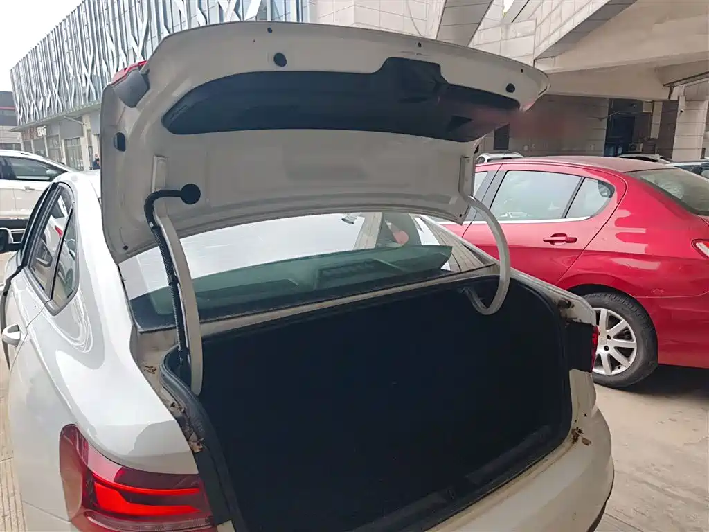 Volkswagen Lavida 2023 1.5L Auto Delight Edition фото 19