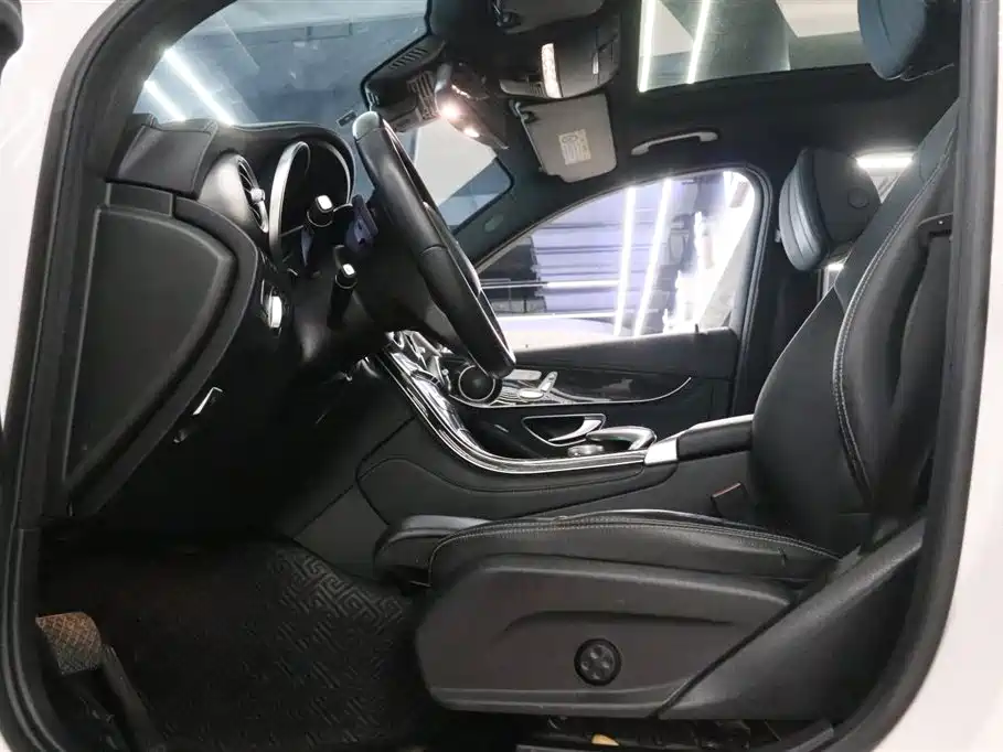 Mercedes-Benz GLC 2018 GLC 260 4MATIC Luxury фото 13