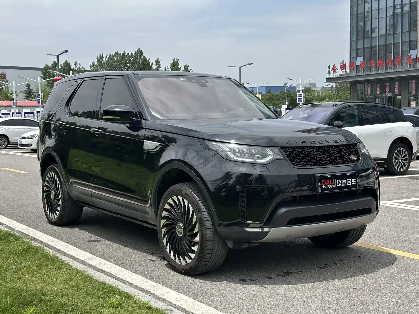 Land Rover Discovery 2017 3.0 SC V6 HSE LUXURY фото 3