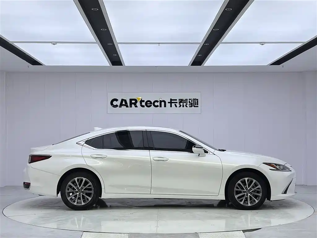 Lexus ES 2022 200 Excellence Edition фото 4