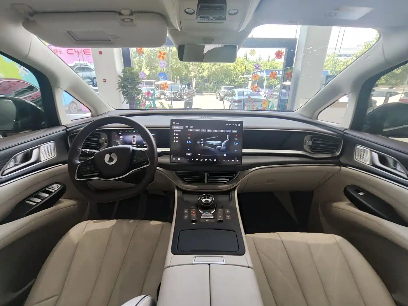 Denza D9 2024 DM-i 980 AWD Prestige фото 16