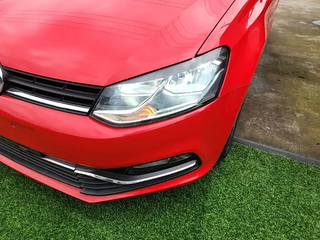 Volkswagen Polo 2014 1.4L Automatic Comfort Edition фото 24