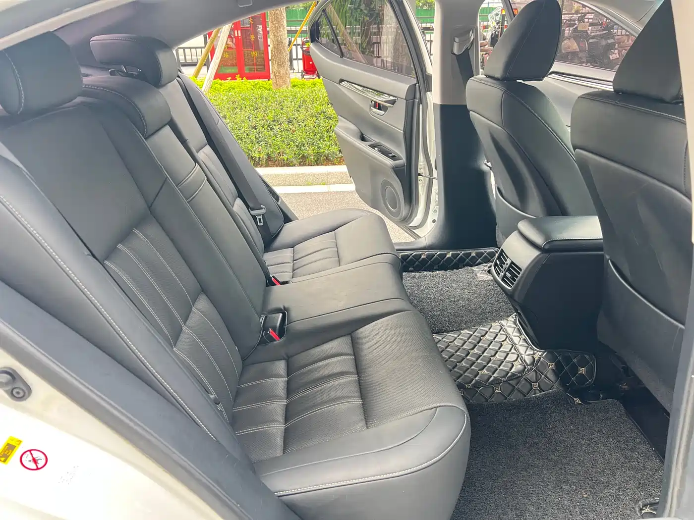 Lexus ES 2015 300h Comfort Edition фото 16