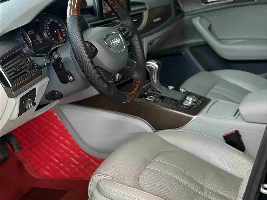 Audi A6L 2012 50 TFSI quattro Luxury фото 4