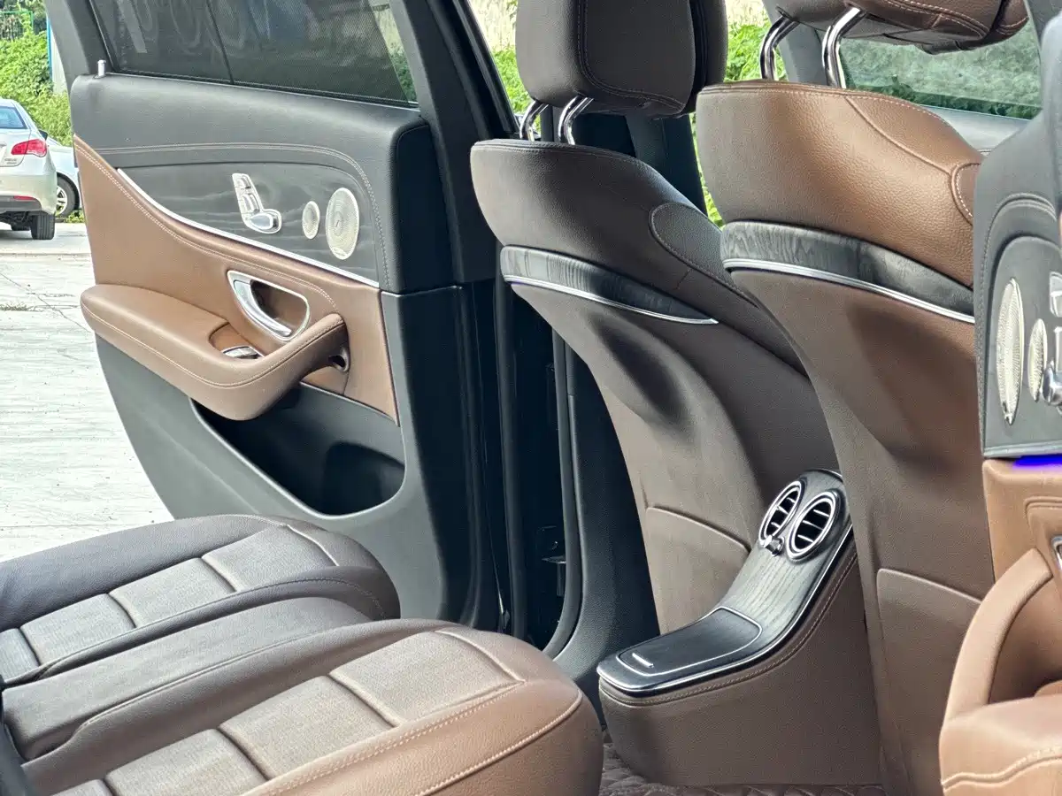 Фото 6 - Mercedes-Benz E-Class