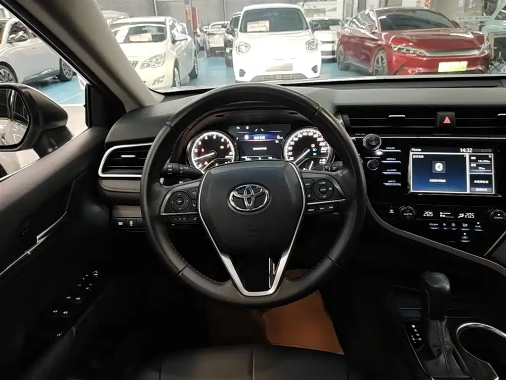 Toyota Camry 2018 2.0G Luxury Edition фото 11