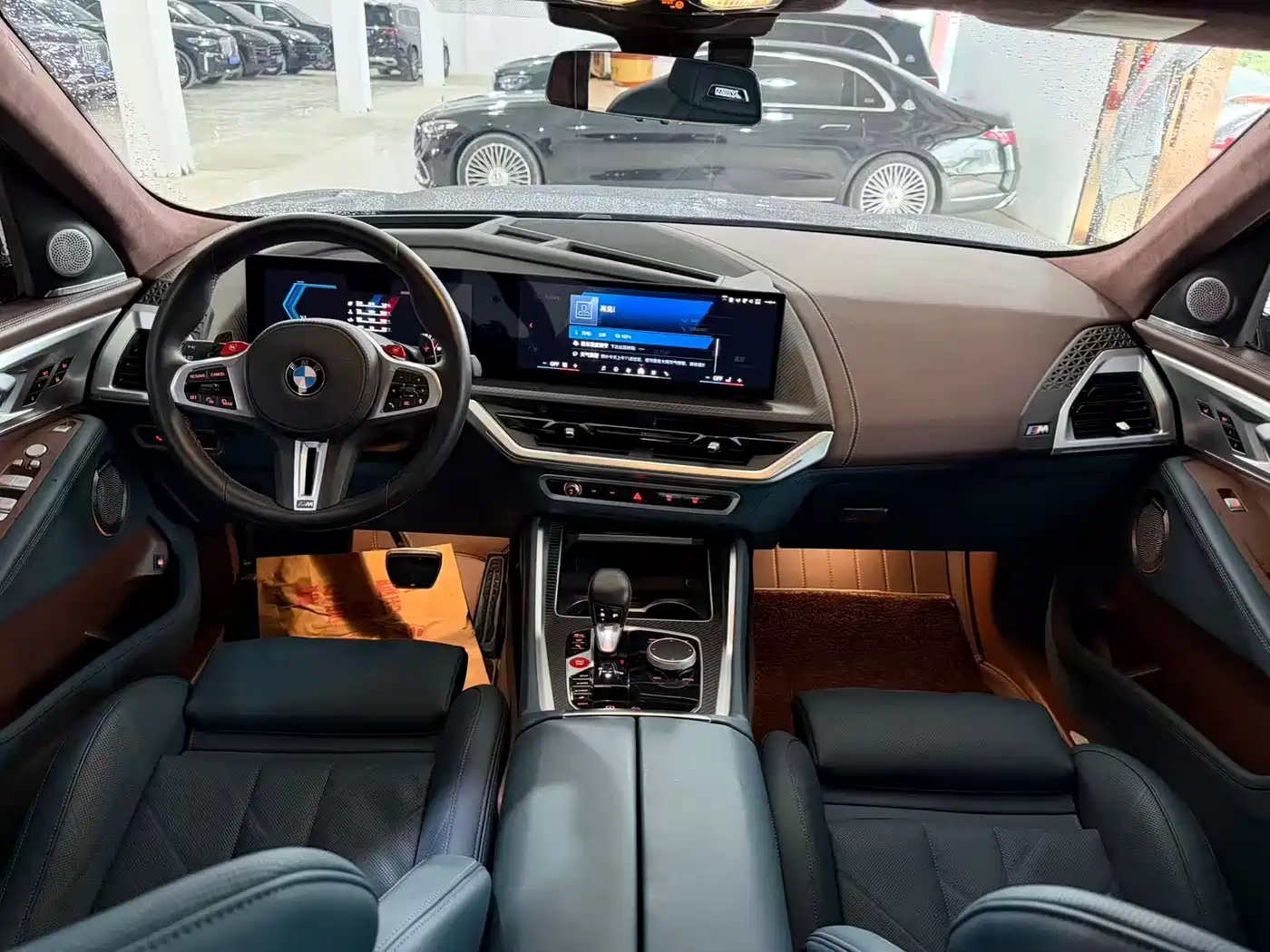 BMW XM 2023 50e фото 9
