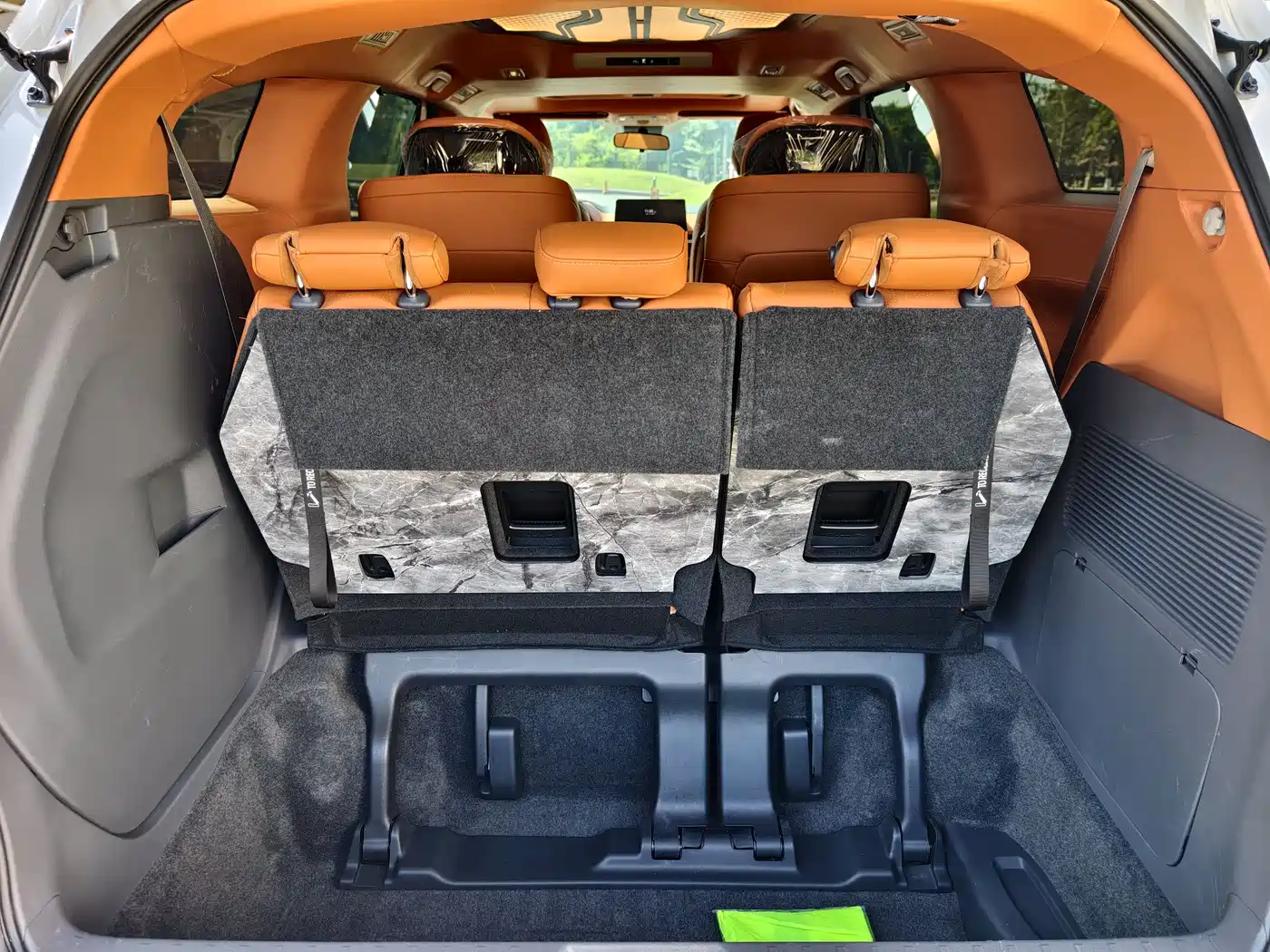 Toyota Granvia 2024 2.5L Hybrid Comfort фото 23