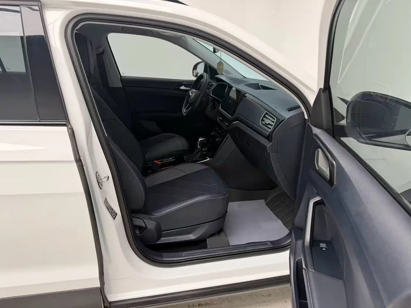 Volkswagen Tharu 2025 New Edge 300TSI Enjoyment Edition фото 12