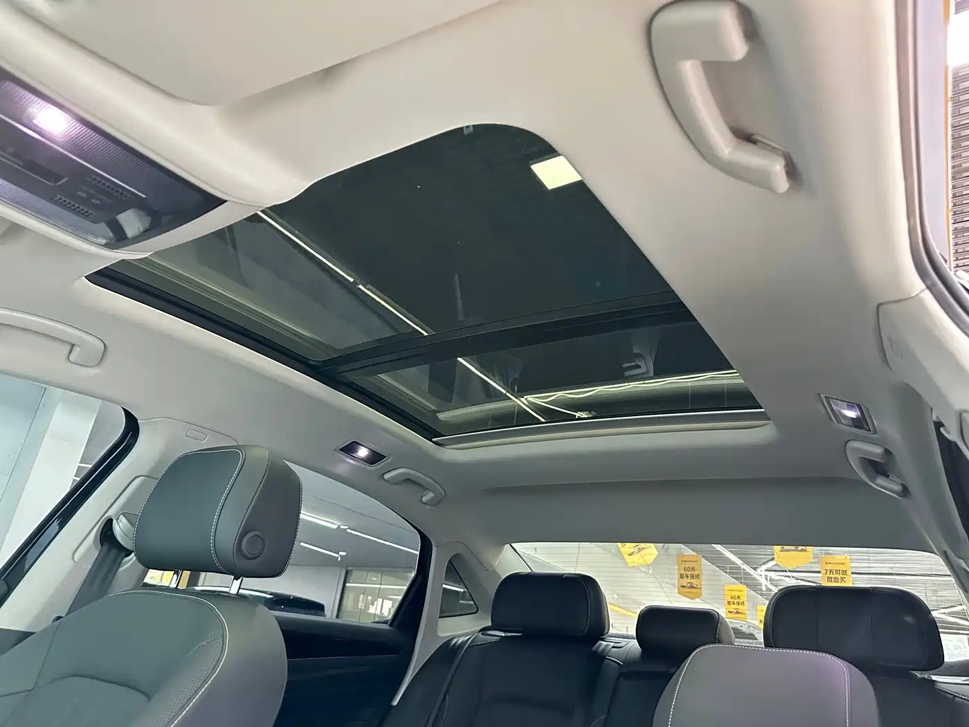 Volkswagen Passat 2024 380TSI Starlight Dragon Soaring Edition фото 16