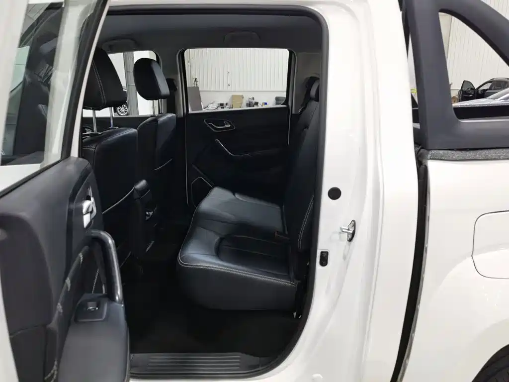 Jiangling Yuhu 7 2020 2020 Model 2.0T Diesel Manual 4WD Comfort Short Wheelbase China VI JX4D20A6L