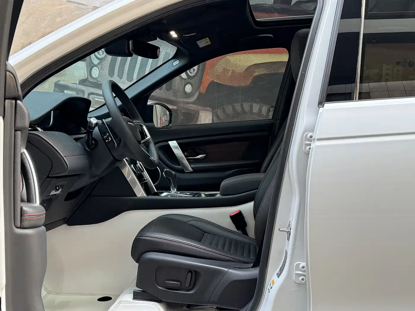 Land Rover Discovery Sport 2022 Model 249PS R-Dynamic S Performance Edition 5-Seater фото 8