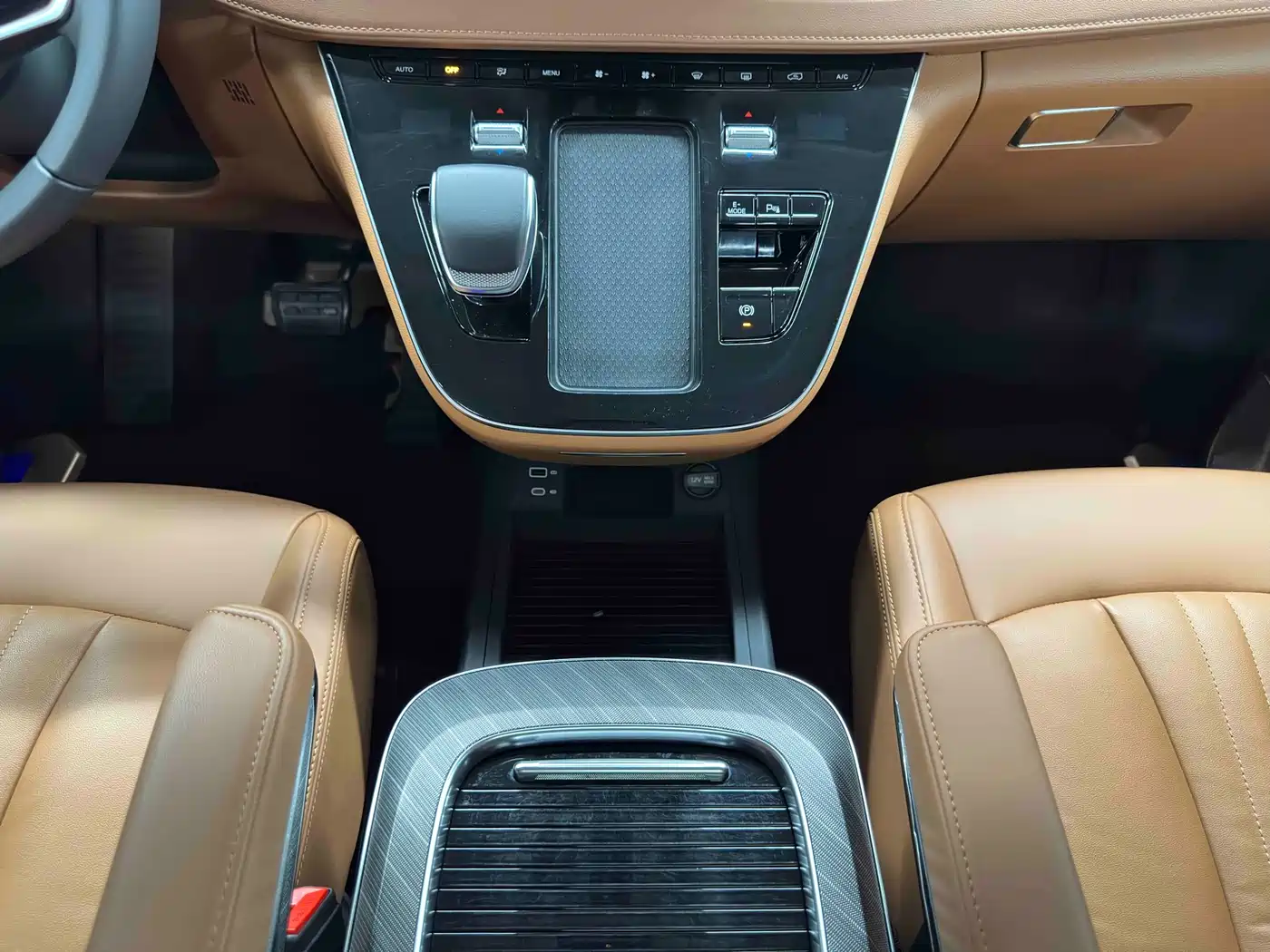Hongqi HQ9 PHEV 2024 Model 2.0T AWD Business Edition фото 15