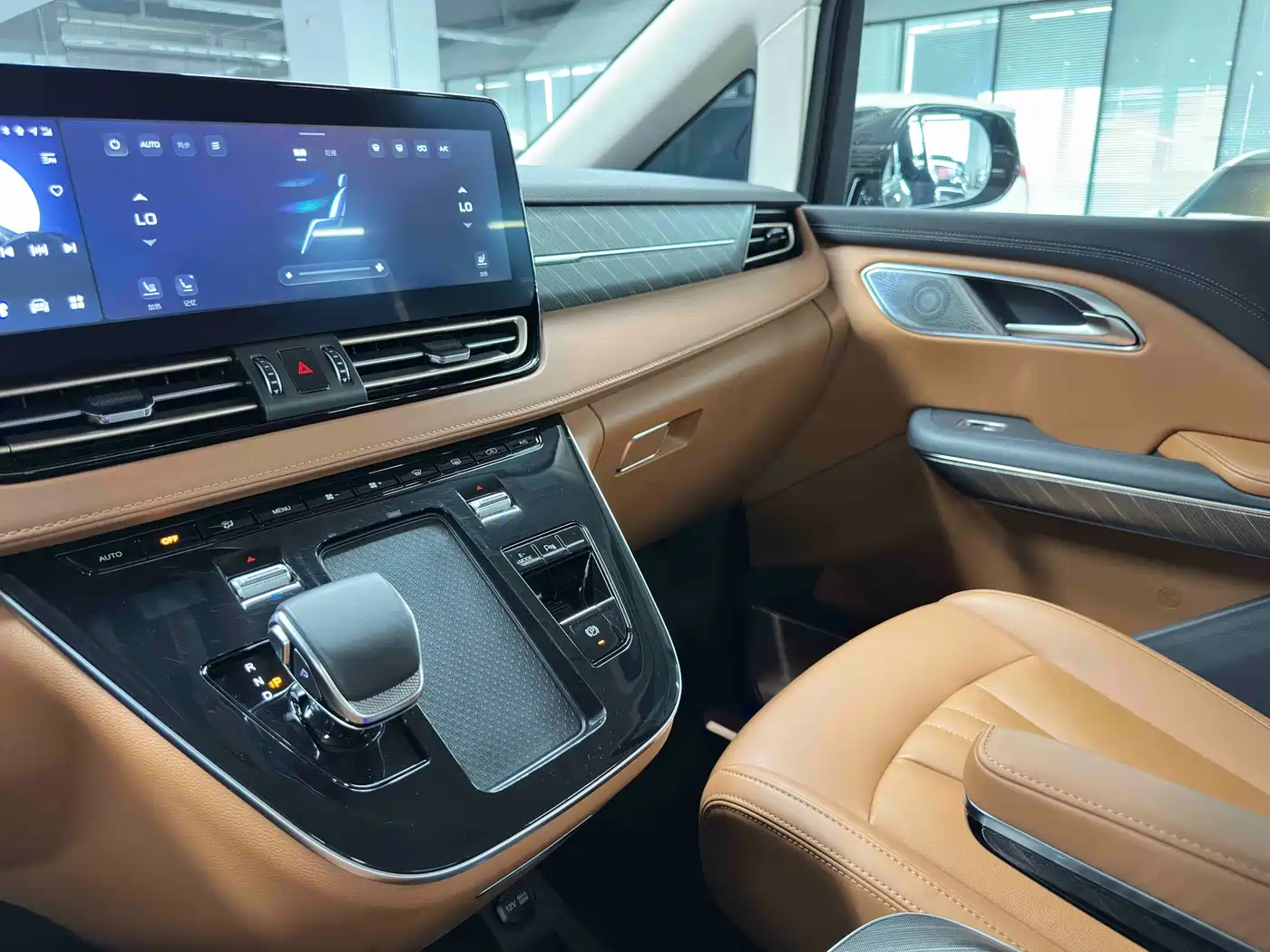 Hongqi HQ9 PHEV 2024 Model 2.0T AWD Business Edition фото 16