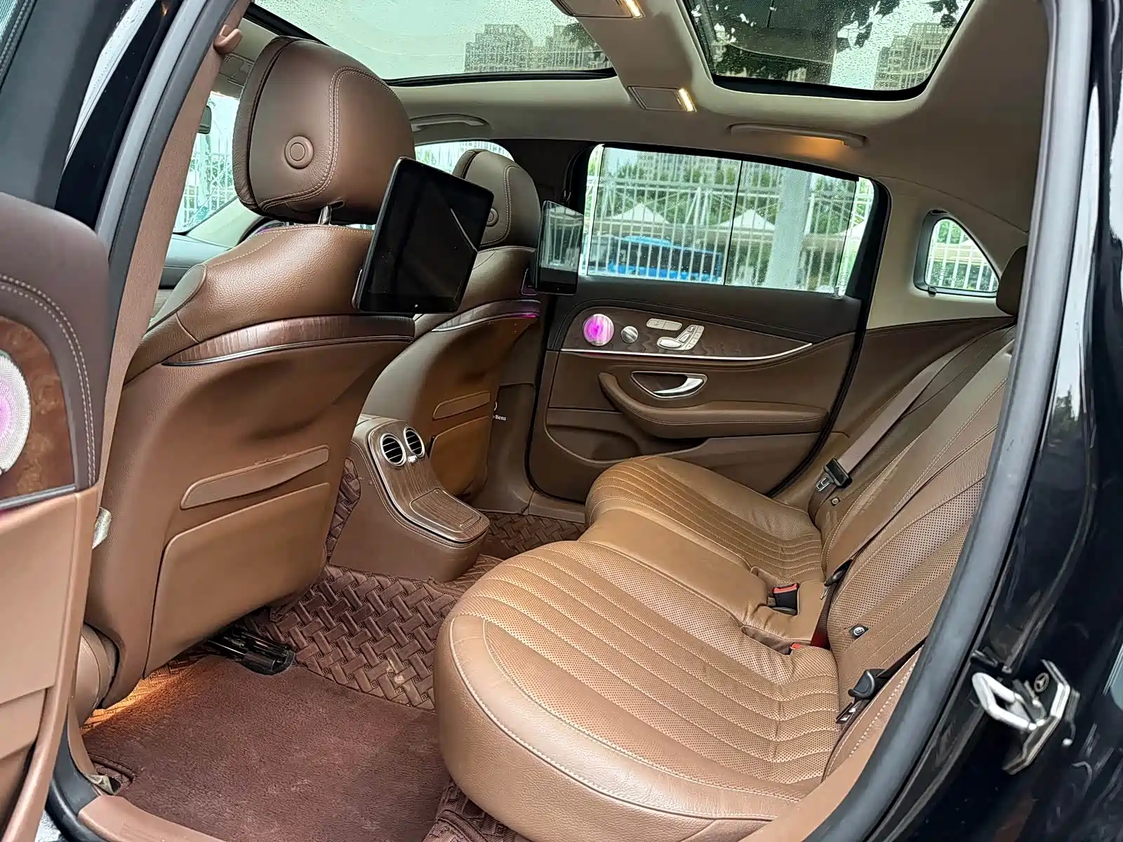 Фото 6 - Mercedes-Benz E-Class