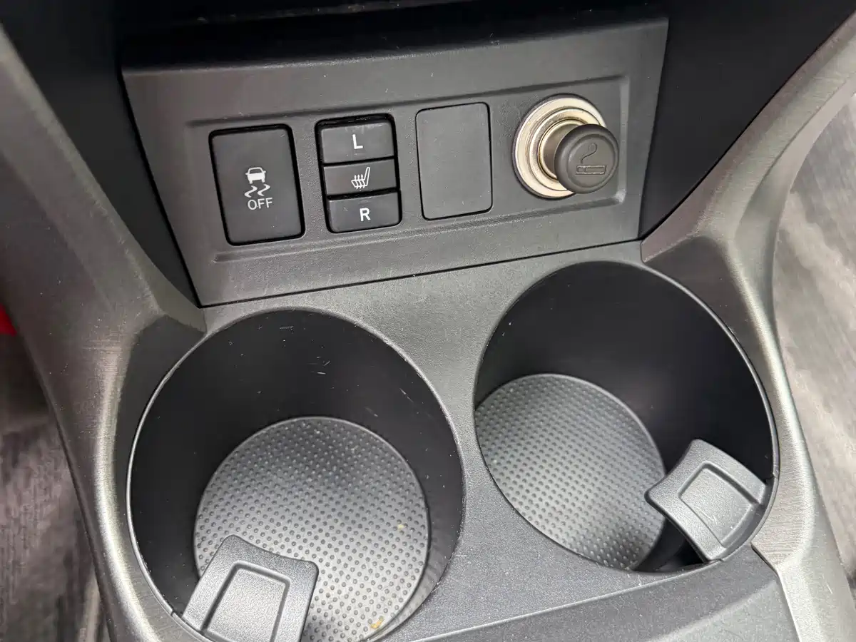 Toyota RAV4 Rongfang 2010 Model 2.0L Manual Luxury Upgrade Edition фото 17