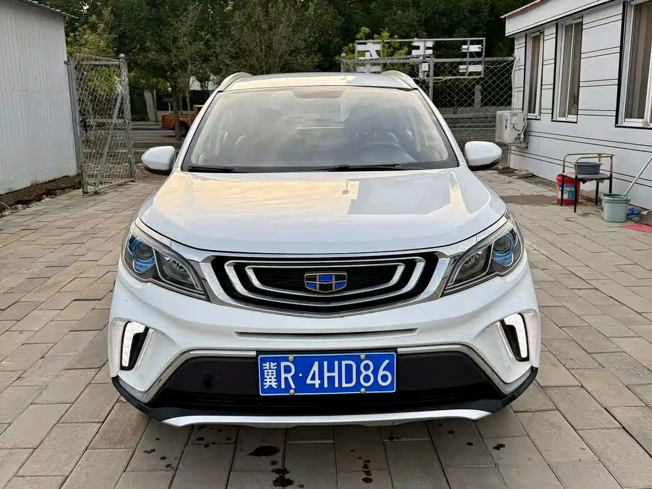 Фото 2 - Geely Vision X3