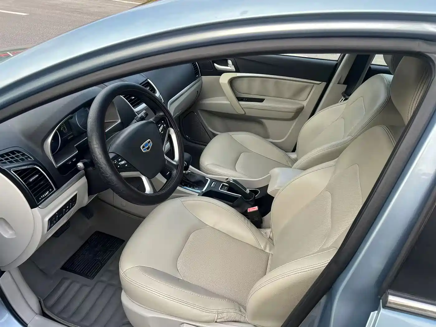 Фото 8 - Geely Emgrand