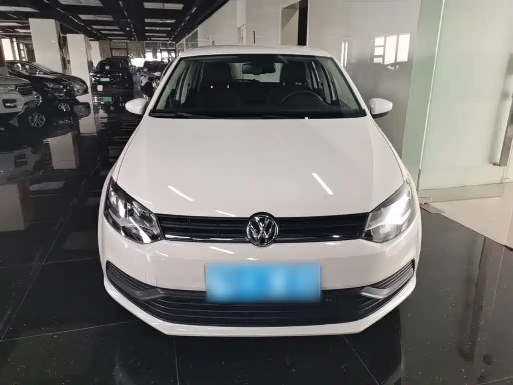 Volkswagen Polo 2014 1.4L Manual Trend Edition фото 3