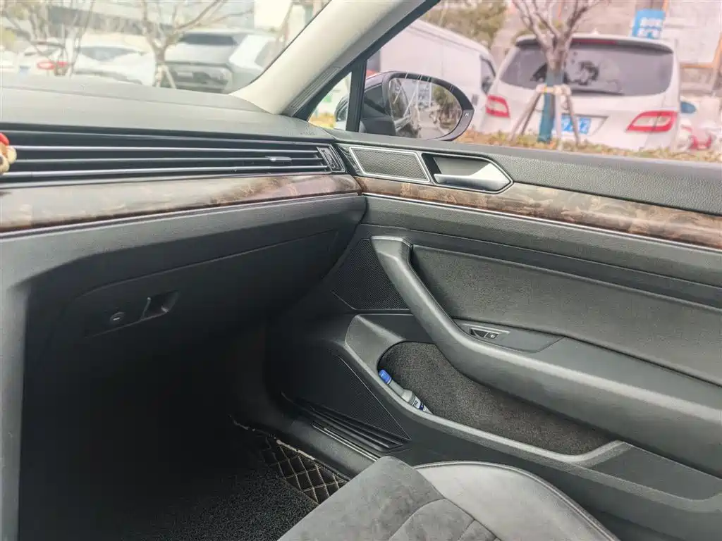 Volkswagen Magotan 2018 330TSI DSG Luxury фото 18