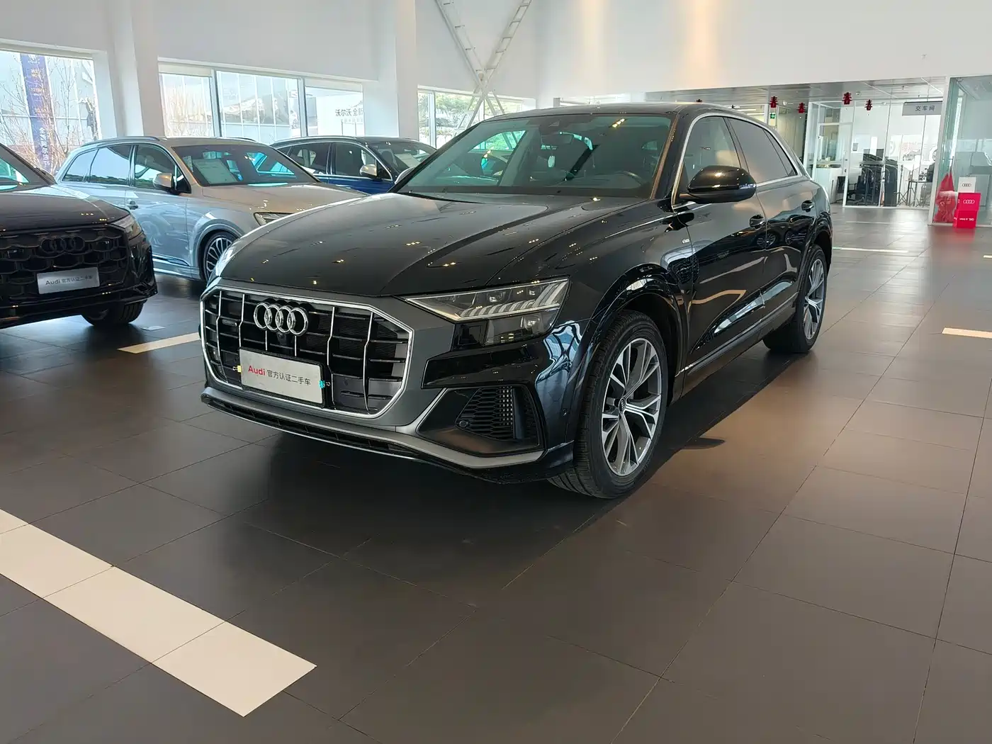 AUDI Q8