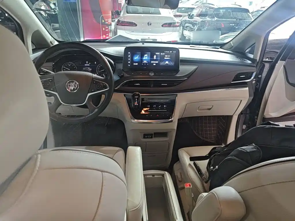 Фото 10 - Buick GL8