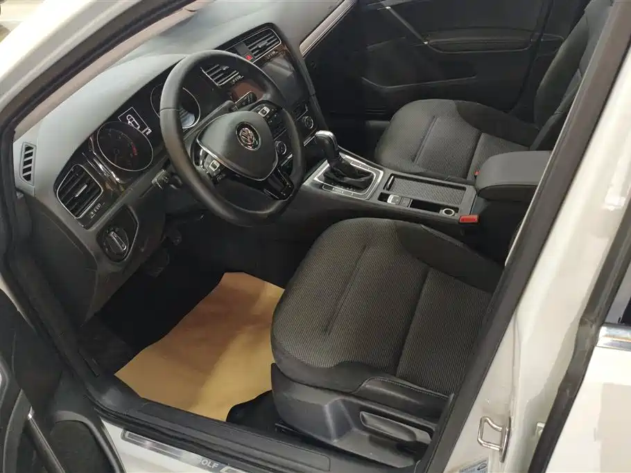 Volkswagen Golf 2018 230TSI Automatic Comfort фото 9