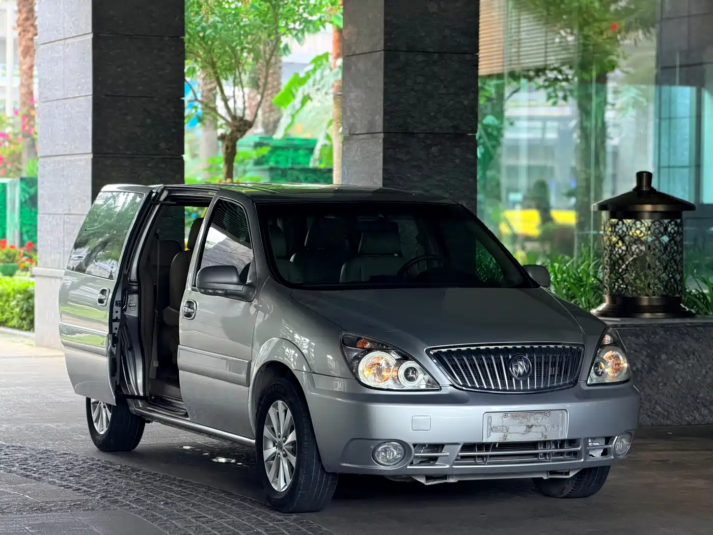 Buick GL8 2011 2.4L LT Luxury Business Executive фото 11