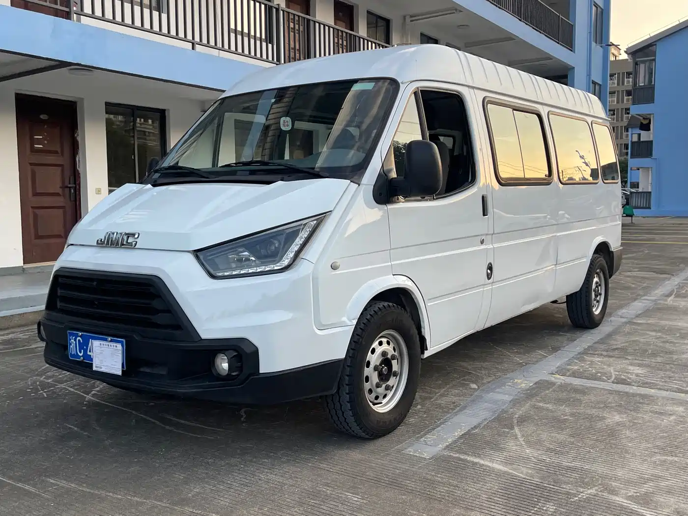 Jiangling Tesun 2021 2021 Model 2.8T Space King Taurus Edition Long Wheelbase Medium-High Roof Single Rear Tire-Step 6-Seater Diesel China VI JX493