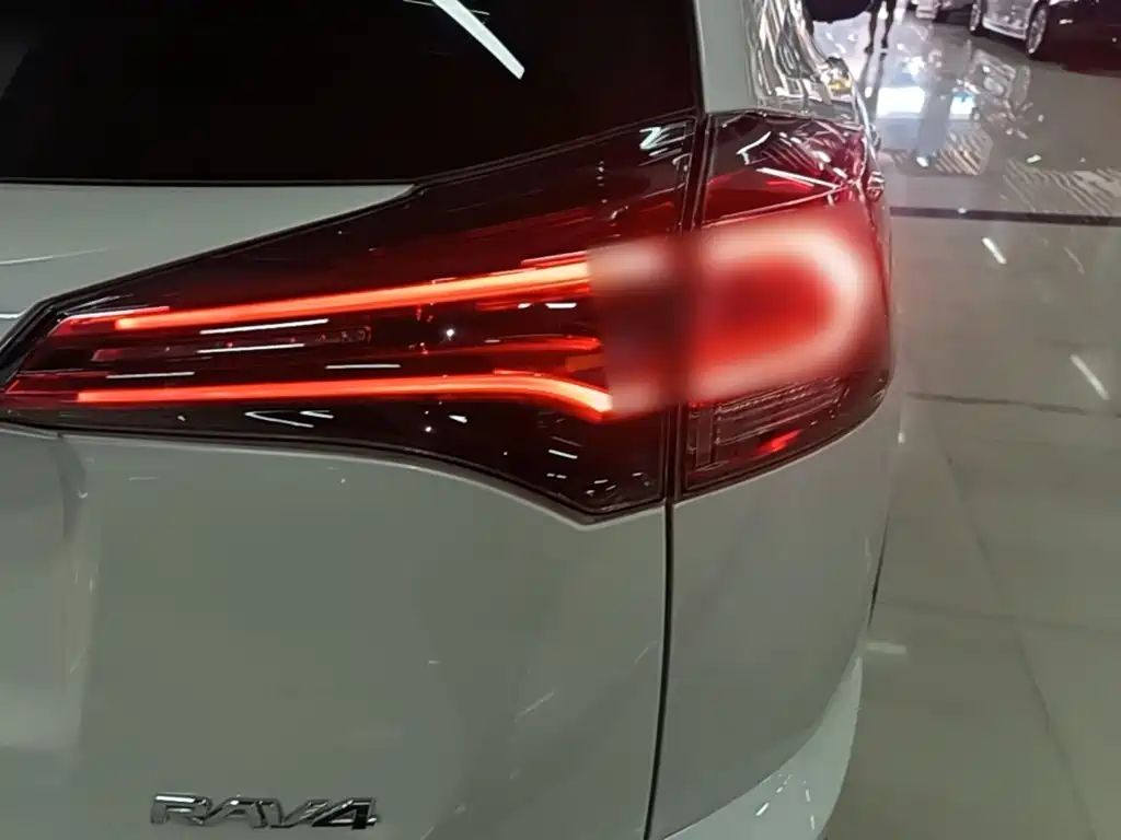 Photo 8 - Toyota RAV4 Rongfang