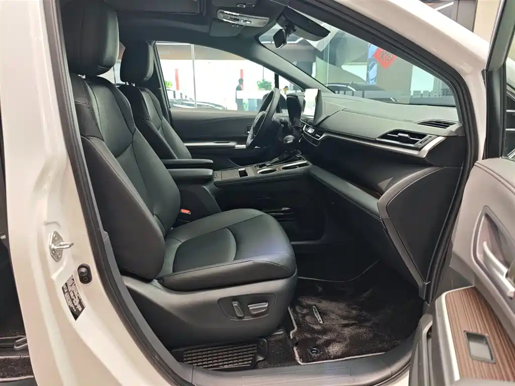 Toyota Sienna 2024 2.5L Hybrid AWD Luxury Edition фото 11