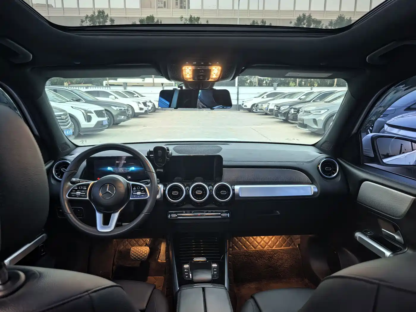 Photo 3 - Mercedes-Benz GLB