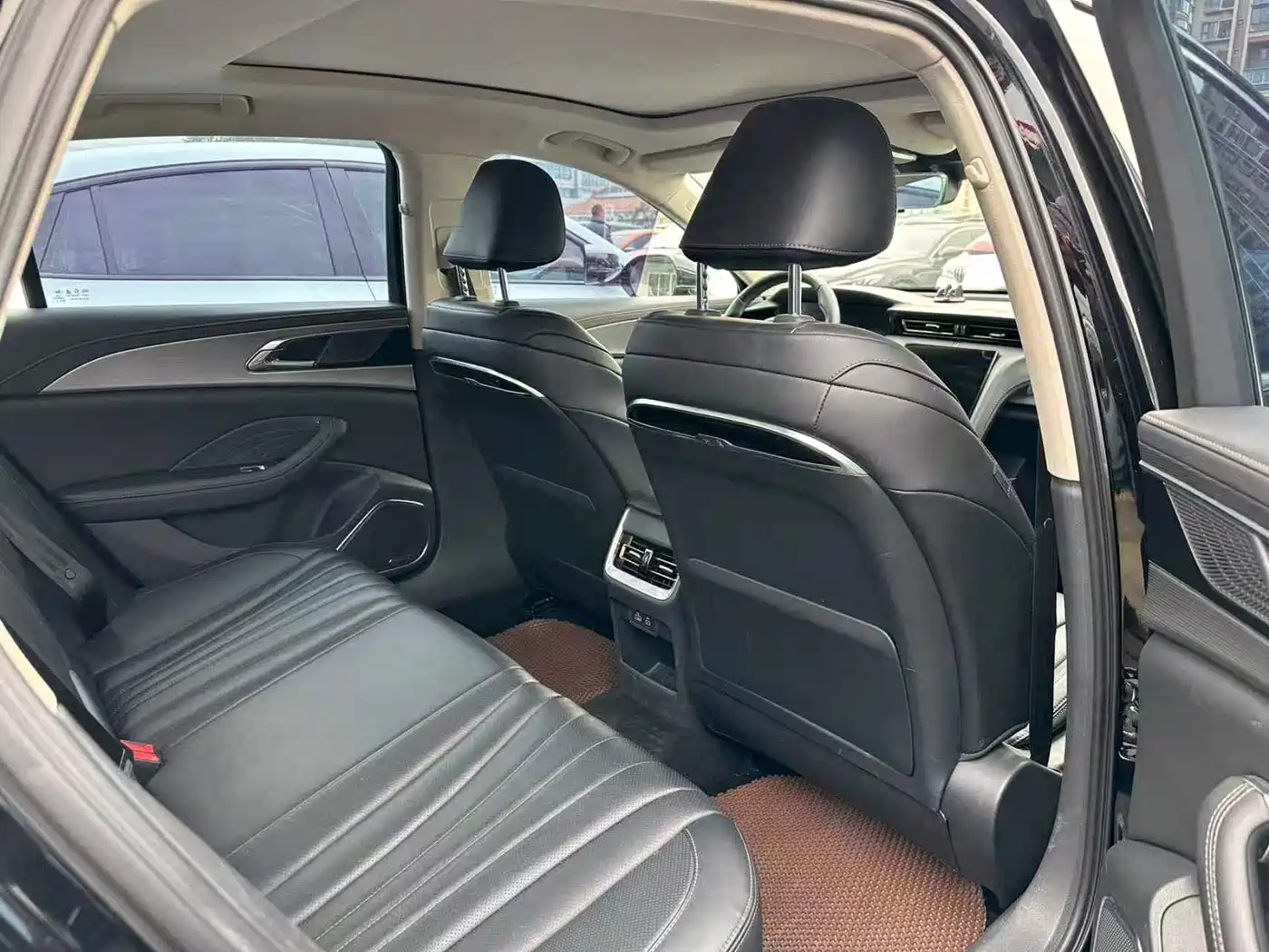 Hongqi H5 2023 1.5T DCT Smart Connect Joy Edition фото 9