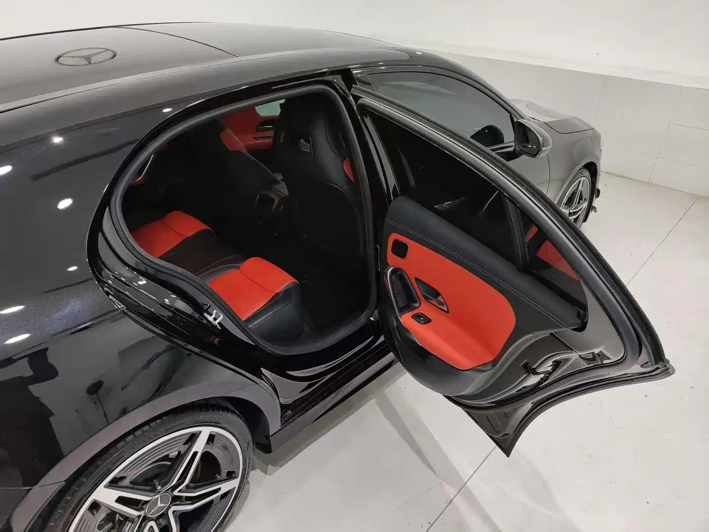 Mercedes-Benz A-Class AMG (Import) 2024 AMG A 35 4MATIC фото 17