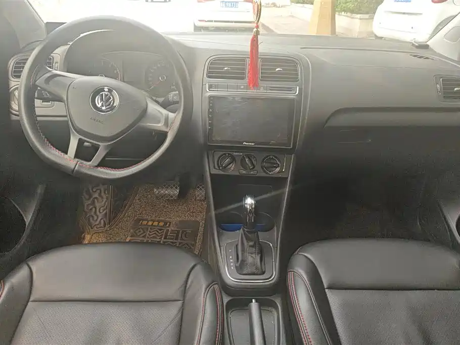 Volkswagen Polo 2018 1.5L Auto Safe Drive фото 12